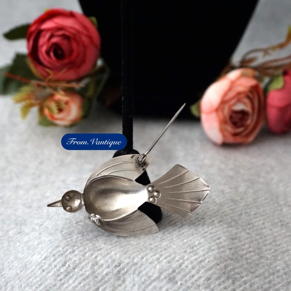 🕊️ VINTAGE Silver Pigeon with Crystal Animal Brooch / Scarf Pin 🧷 - Picture 4 of 5